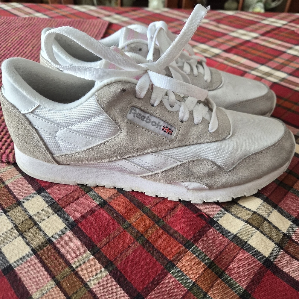 Reebok Women's Classic Nylon Fashion Sneaker, Size 7.5
